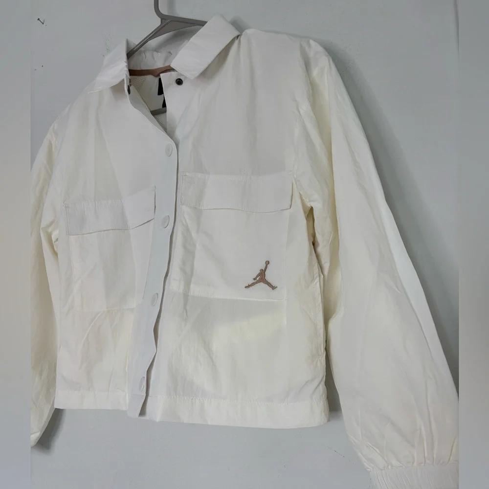 JORDAN NWT WHITE WINDBREAKER CROPPED GIRLS JACKET SZ MEDIUM